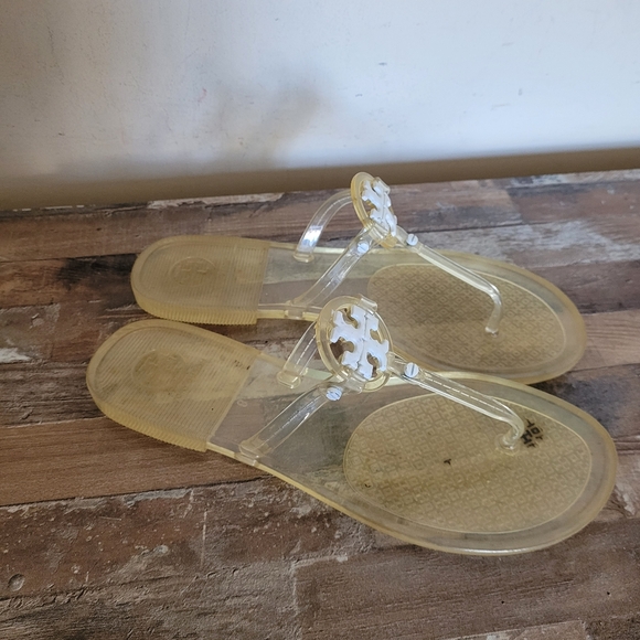 Tory Burch gelly Thong flip flops sandals. Saks 5th Avenue - Picture 4 of 7